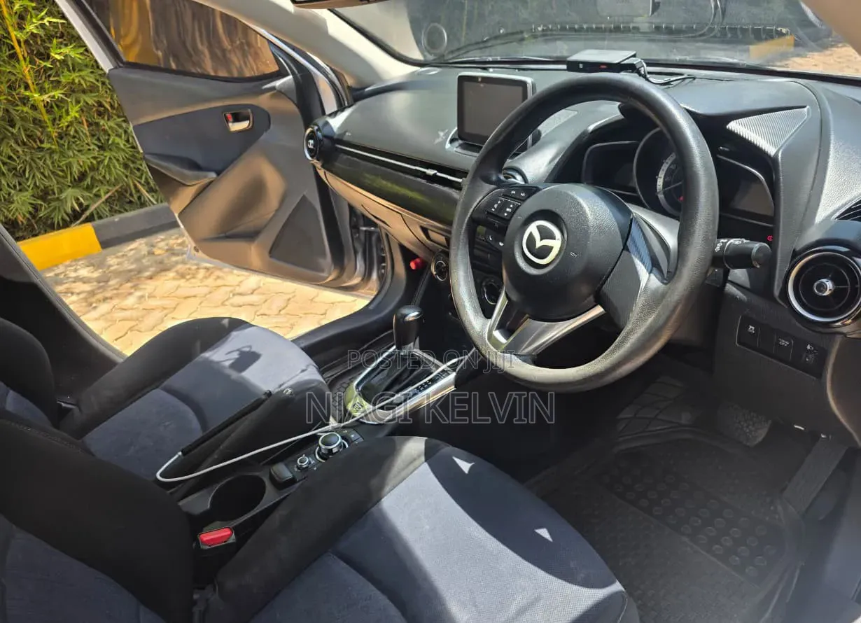 Mazda Demio 2016 Silver