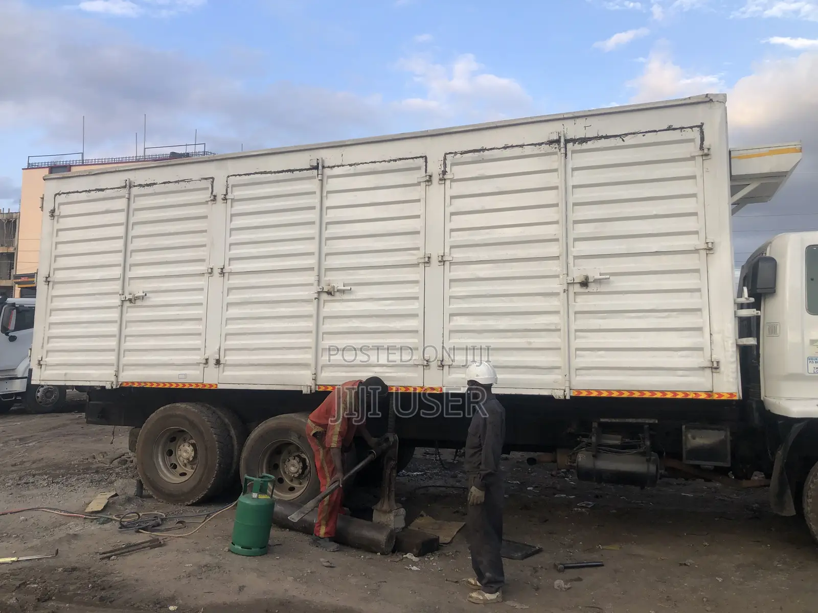 Mitsubishi Cover Body Mahewa 2019 White
