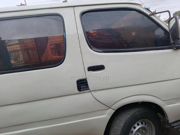 Toyota HiAce 1997 Beige - thumbnail 2