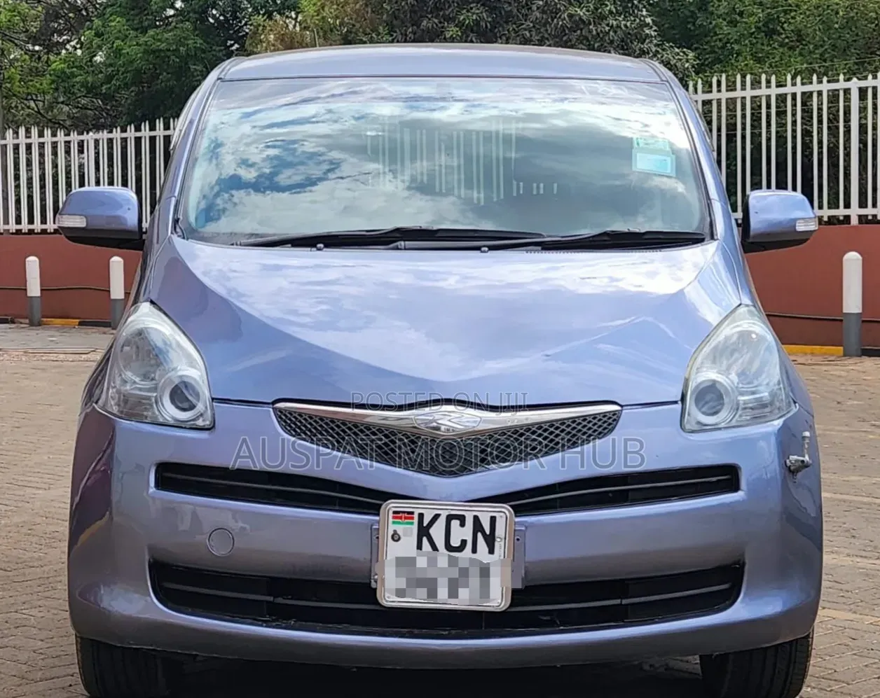Toyota Ractis 1.3 FWD 2010 Burgundy