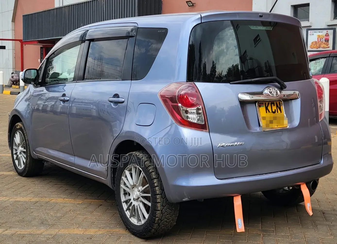Toyota Ractis 1.3 FWD 2010 Burgundy