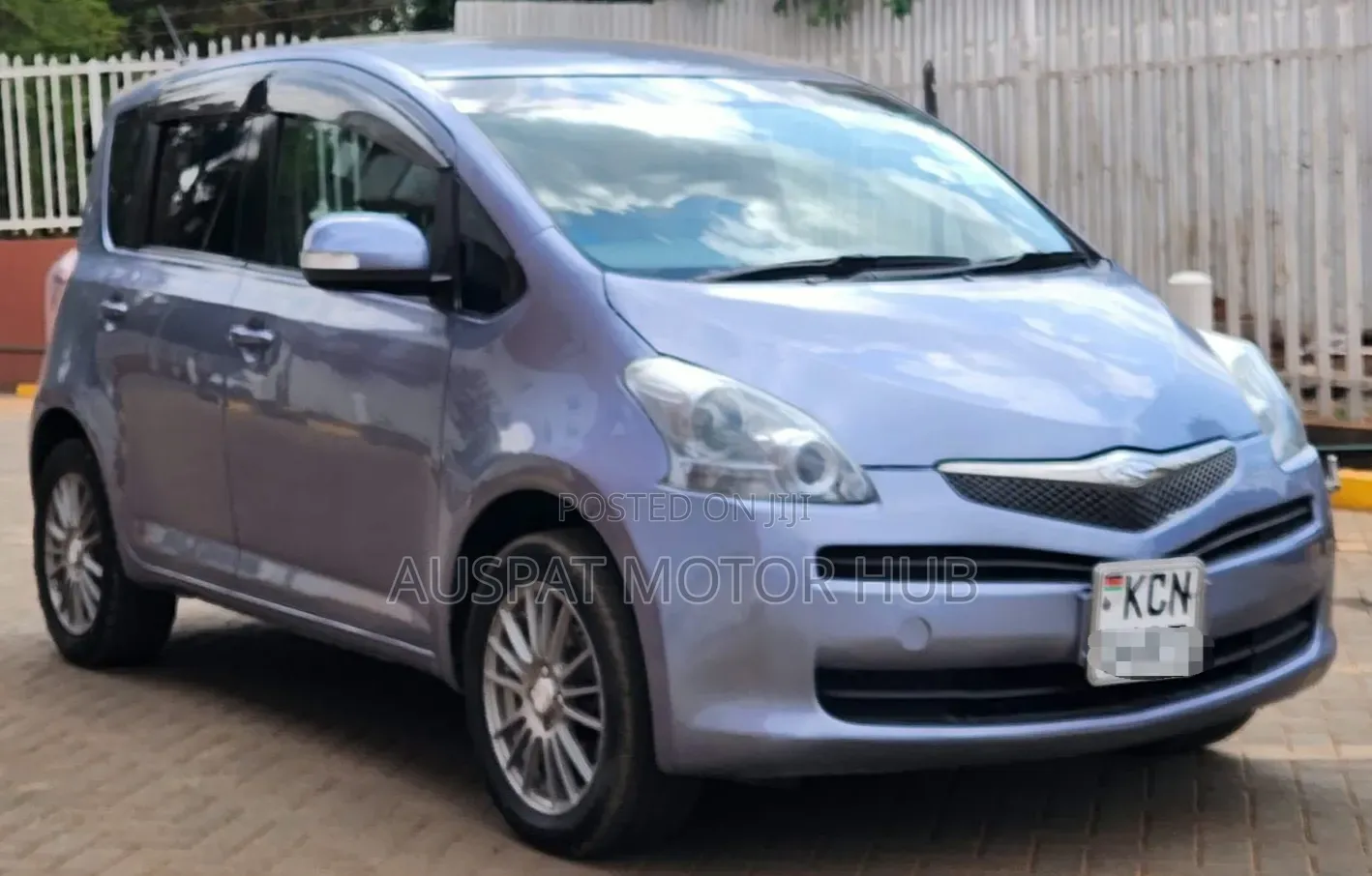 Toyota Ractis 1.3 FWD 2010 Burgundy
