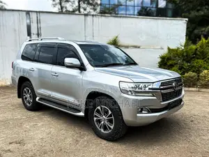 Toyota Land Cruiser 2018 Silver