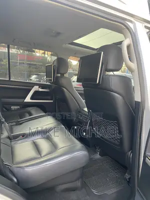 Toyota Land Cruiser 2018 Silver