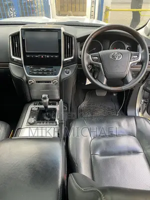 Toyota Land Cruiser 2018 Silver