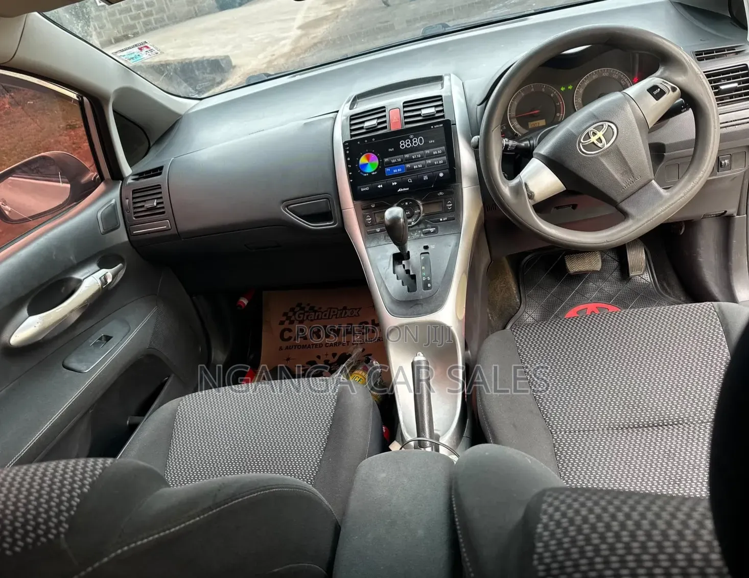 Toyota Auris 2010 Silver