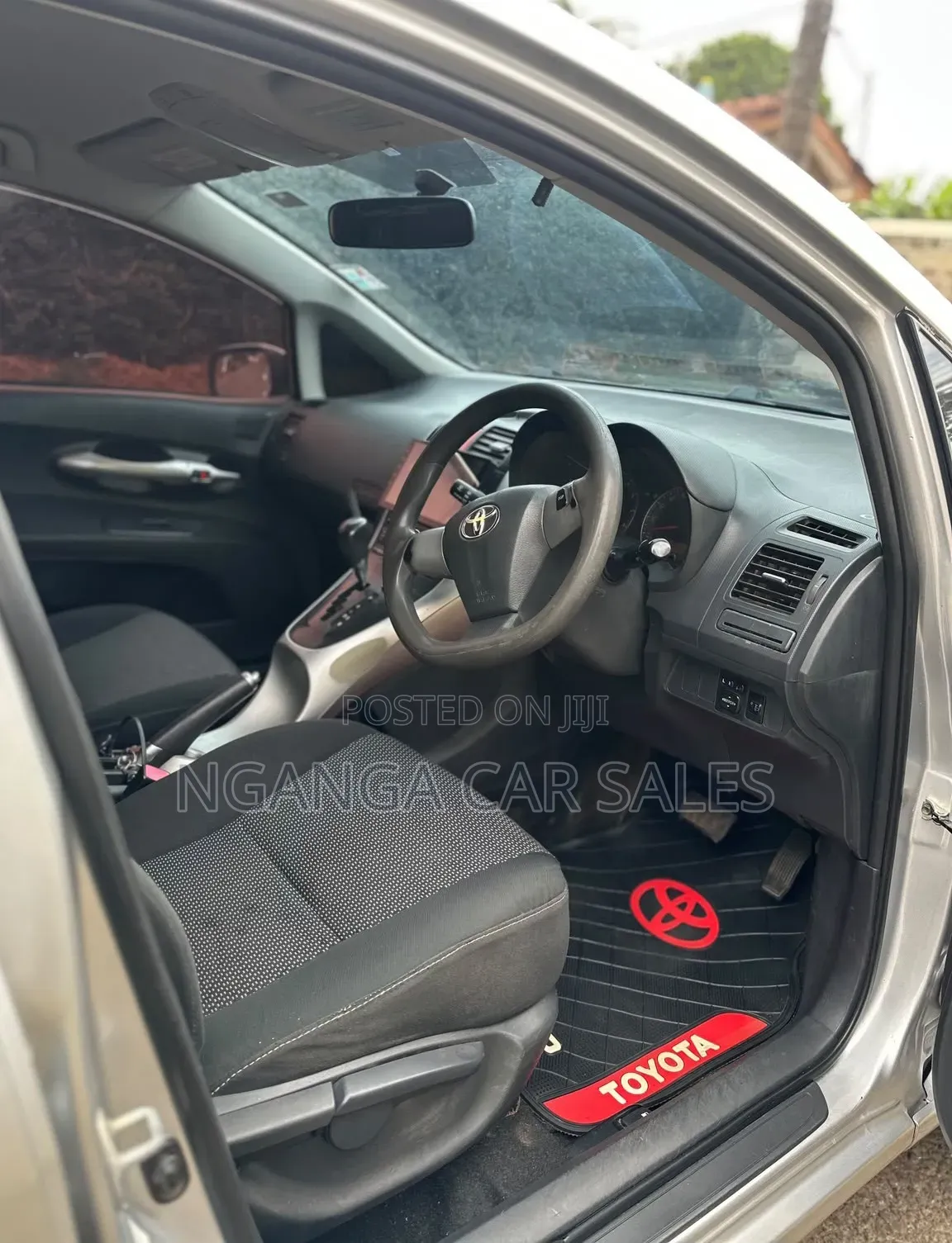Toyota Auris 2010 Silver