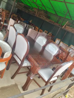 Classic Mahogany Dining Set With Cushioned Chairs