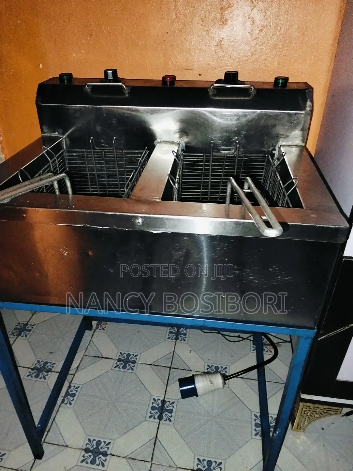 Commercial Electric Fryer – 2 Months Used, Excellent Condition