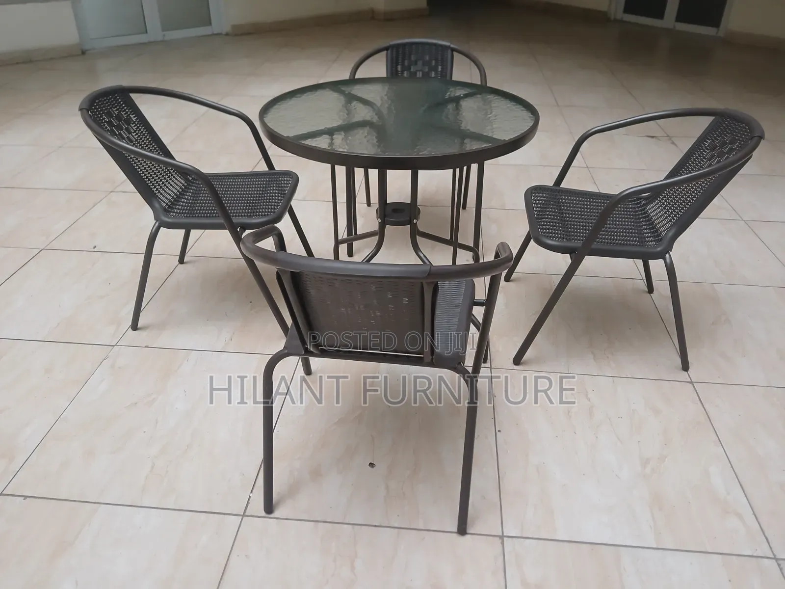 4-Seater Outdoor Mesh Dining Set With Round Glass Table