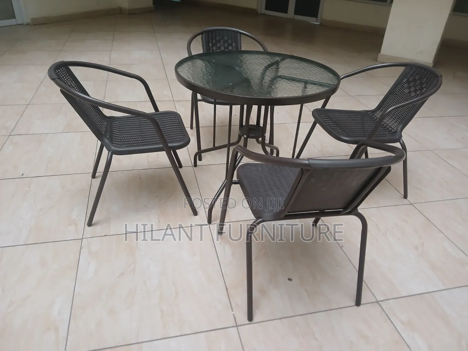 4-Seater Outdoor Mesh Dining Set With Round Glass Table