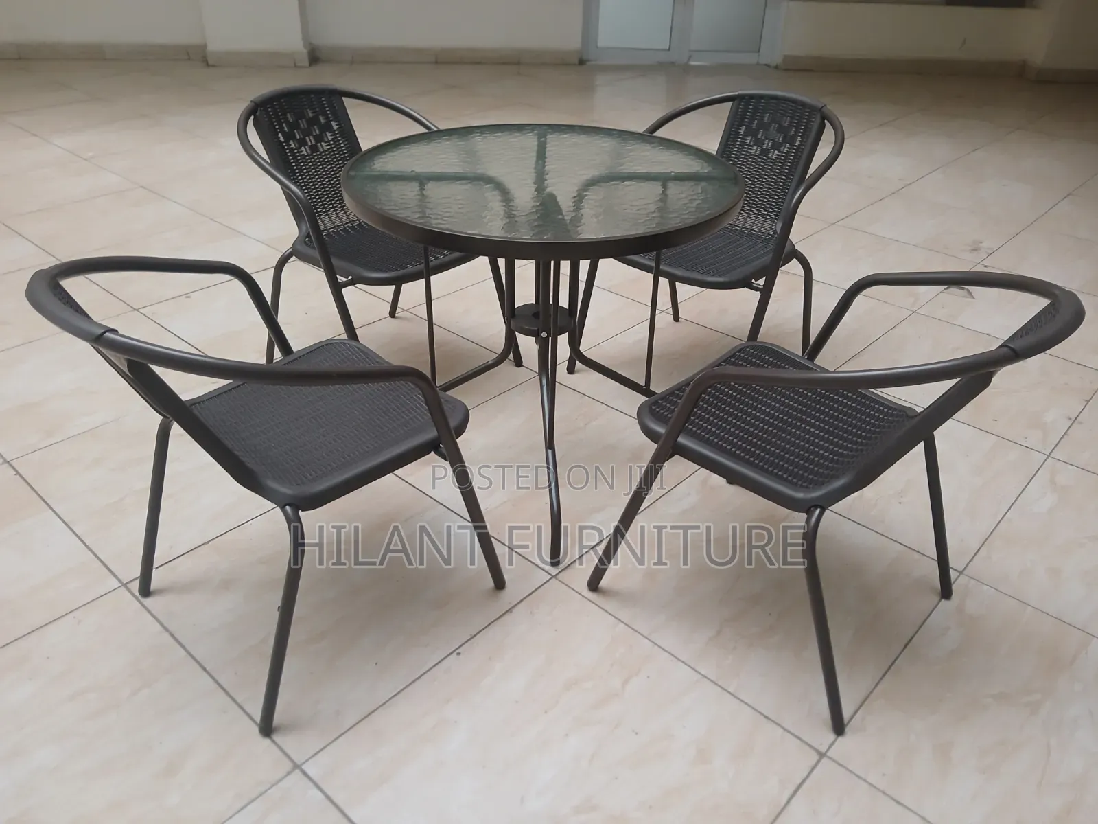 4-Seater Outdoor Mesh Dining Set With Round Glass Table