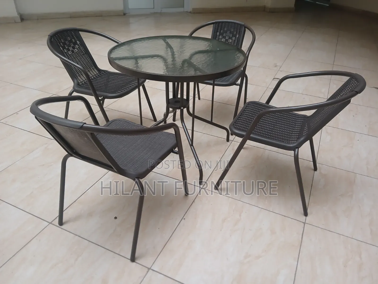 4-Seater Outdoor Mesh Dining Set With Round Glass Table