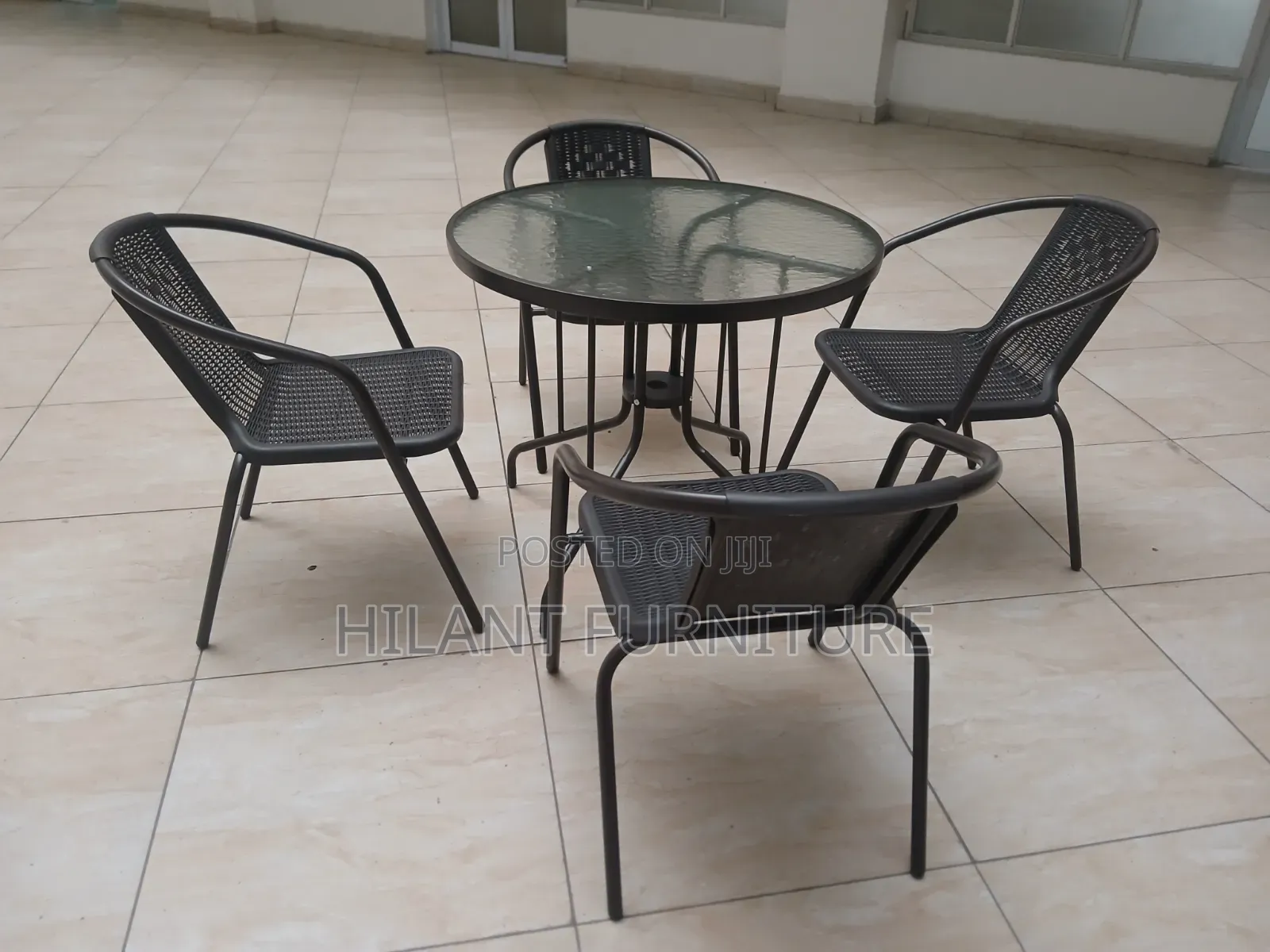 4-Seater Outdoor Mesh Dining Set With Round Glass Table