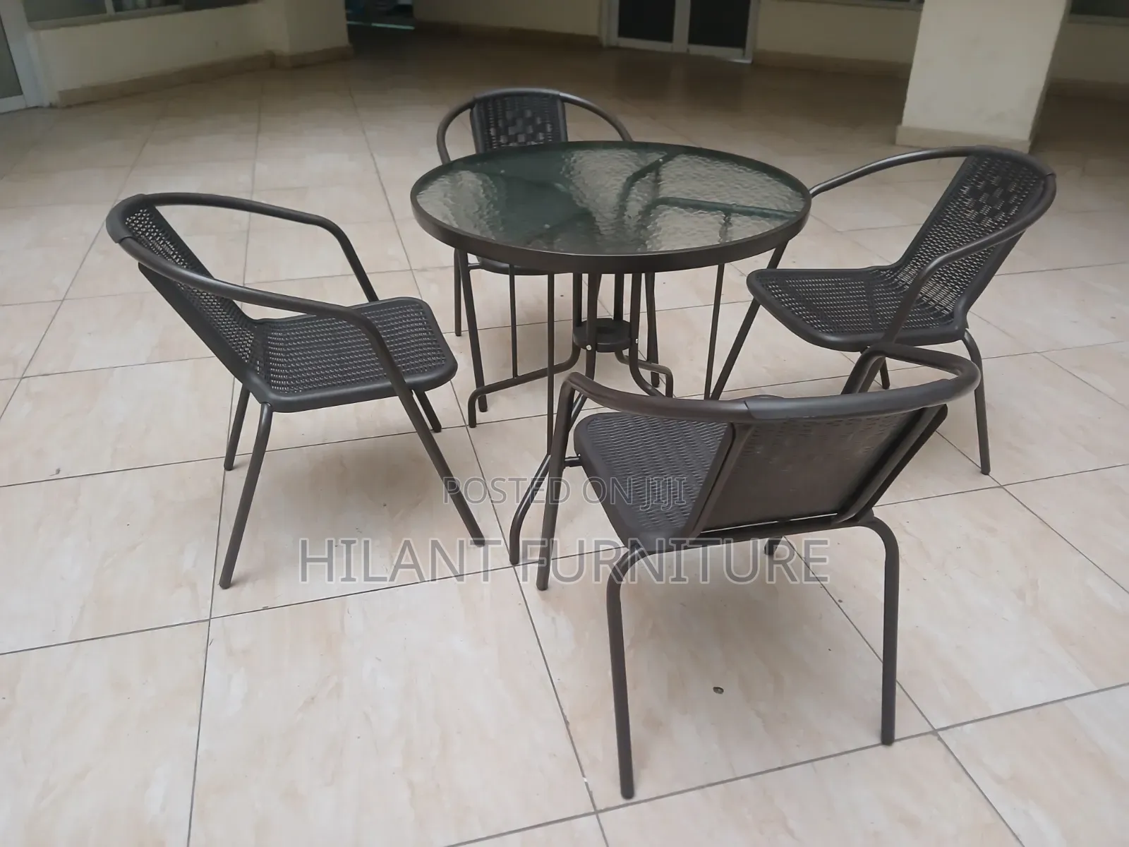 4-Seater Outdoor Mesh Dining Set With Round Glass Table