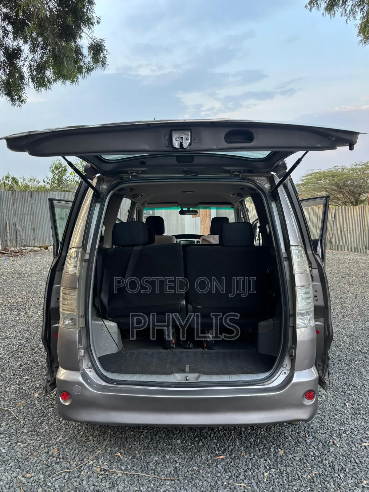Toyota Voxy X 2WD 8-Seater 2007 Gray