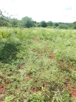 100 Acres Emali Touching Mombasa Road Selling at 2.8m.per Acre