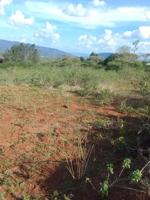 100 Acres Emali Touching Mombasa Road Selling at 2.8m.per Acre