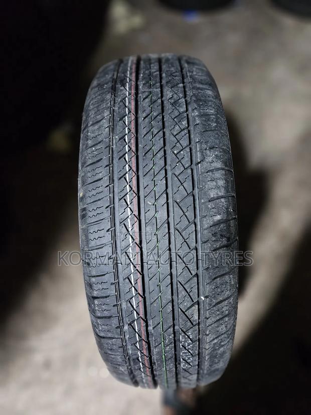 235/65r17 Comforser Tyre - thumbnail 2