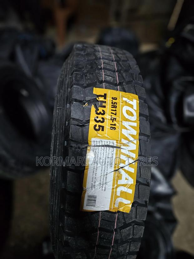 9.5R17.5 Diff Tire Townhal - main view
