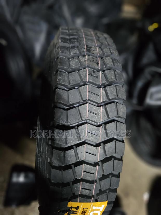 9.5R17.5 Diff Tire Townhal - thumbnail 2