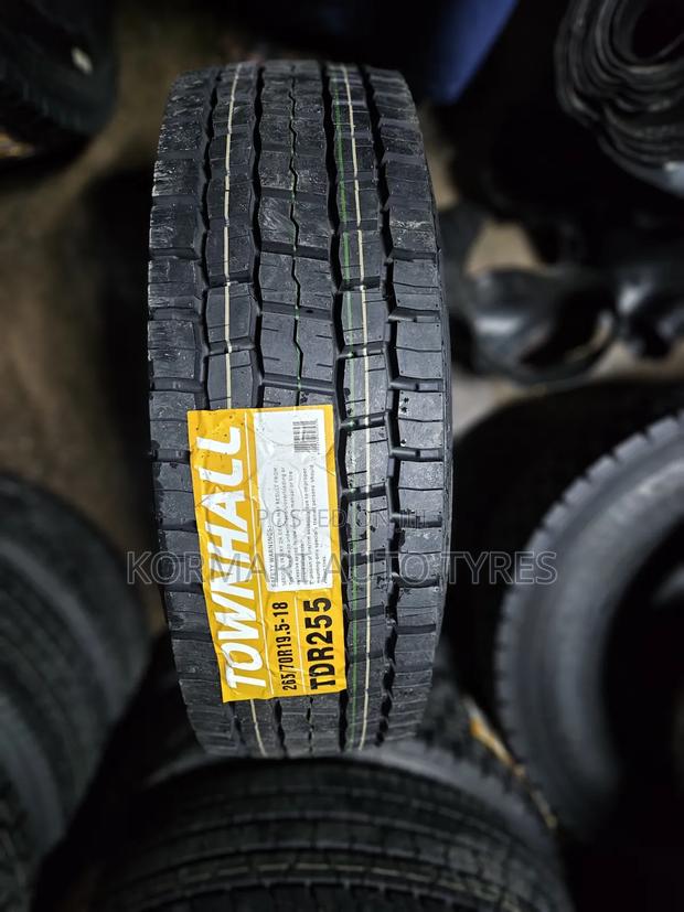 265/70r19.5 Diff Townhalll Tyre