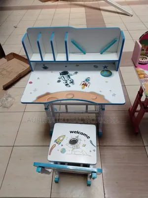 Kids Study Table With Petitions