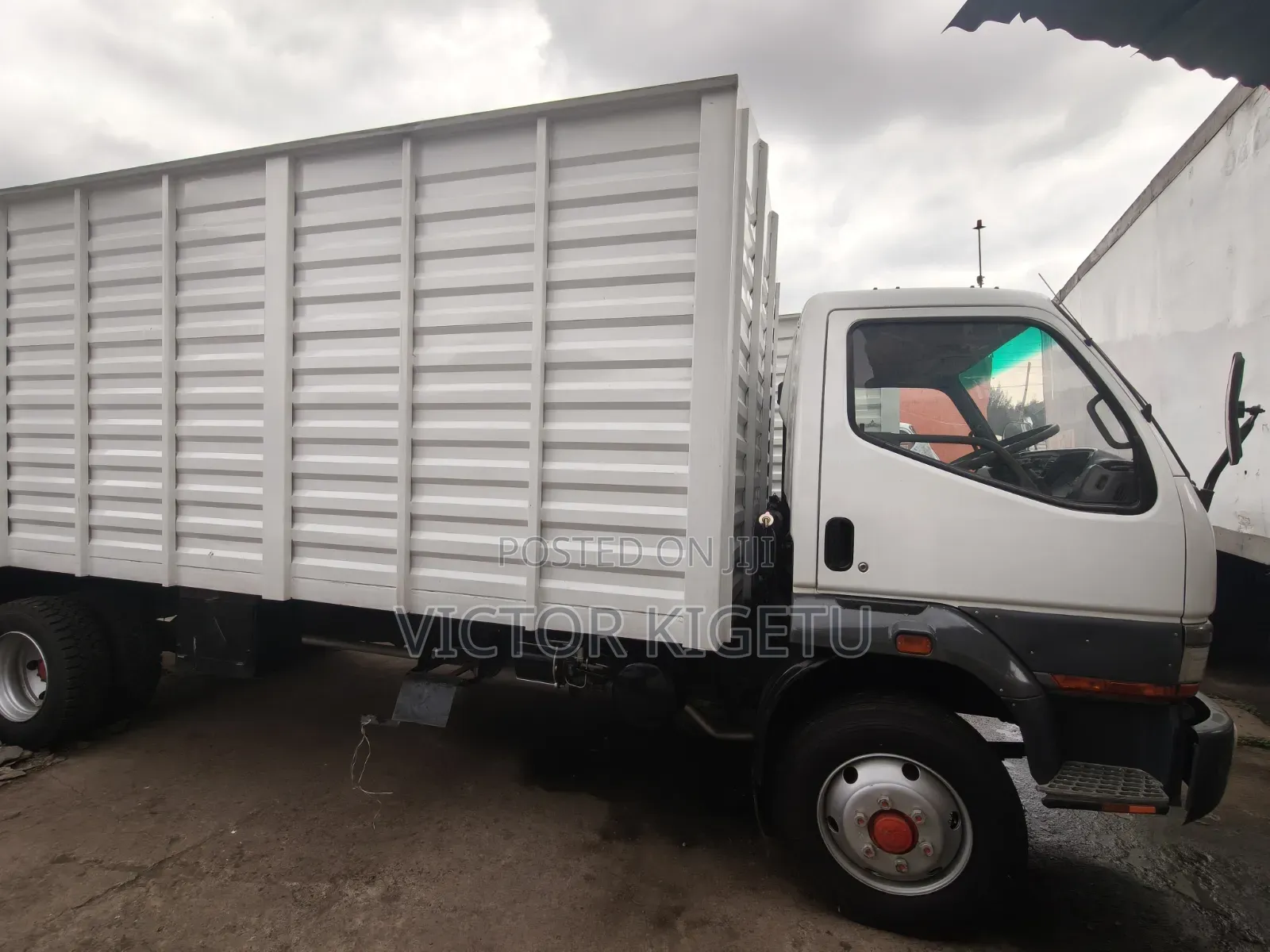 Mitsubishi FH215 Enclosed Body