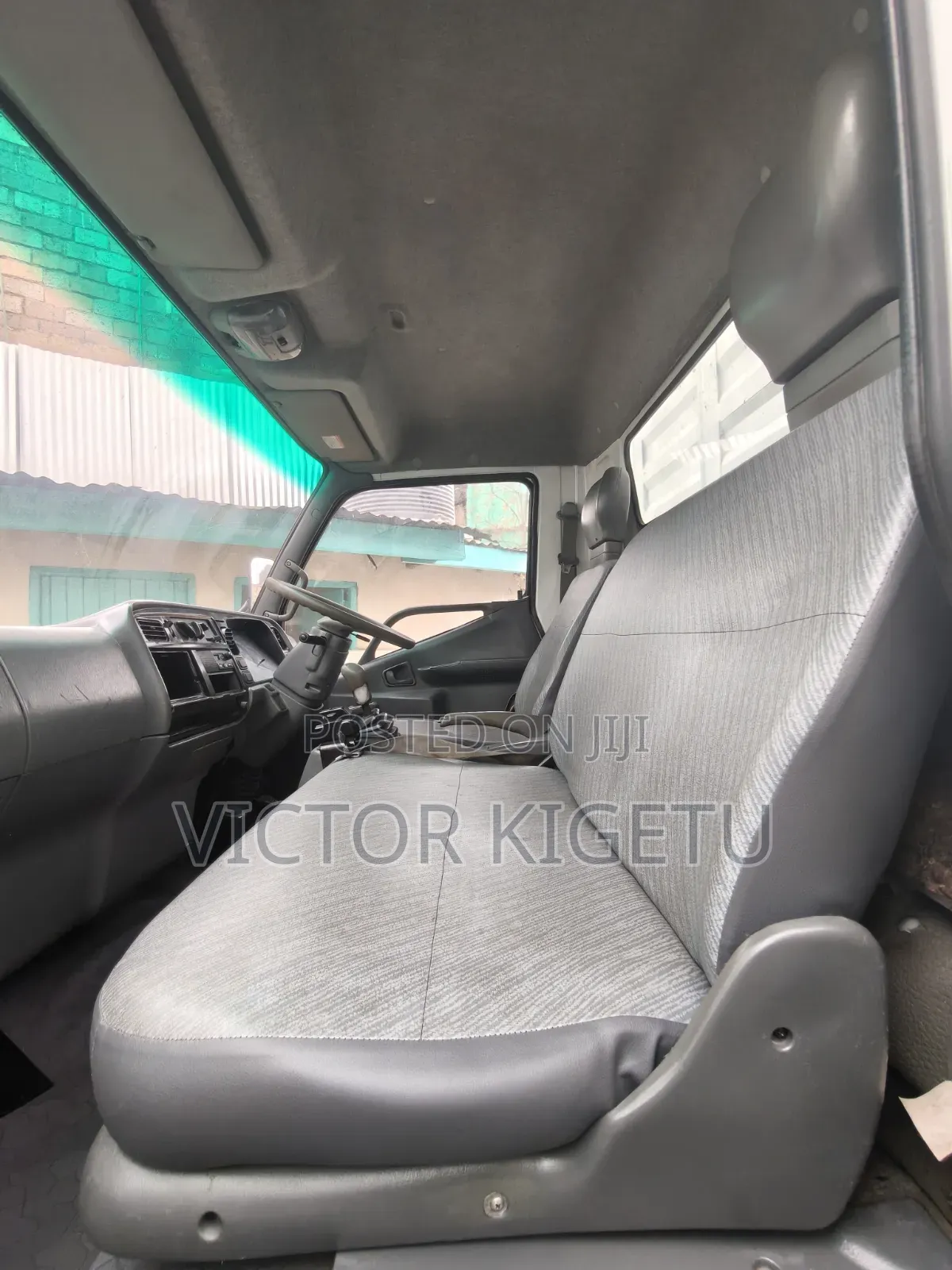 Mitsubishi FH215 Enclosed Body