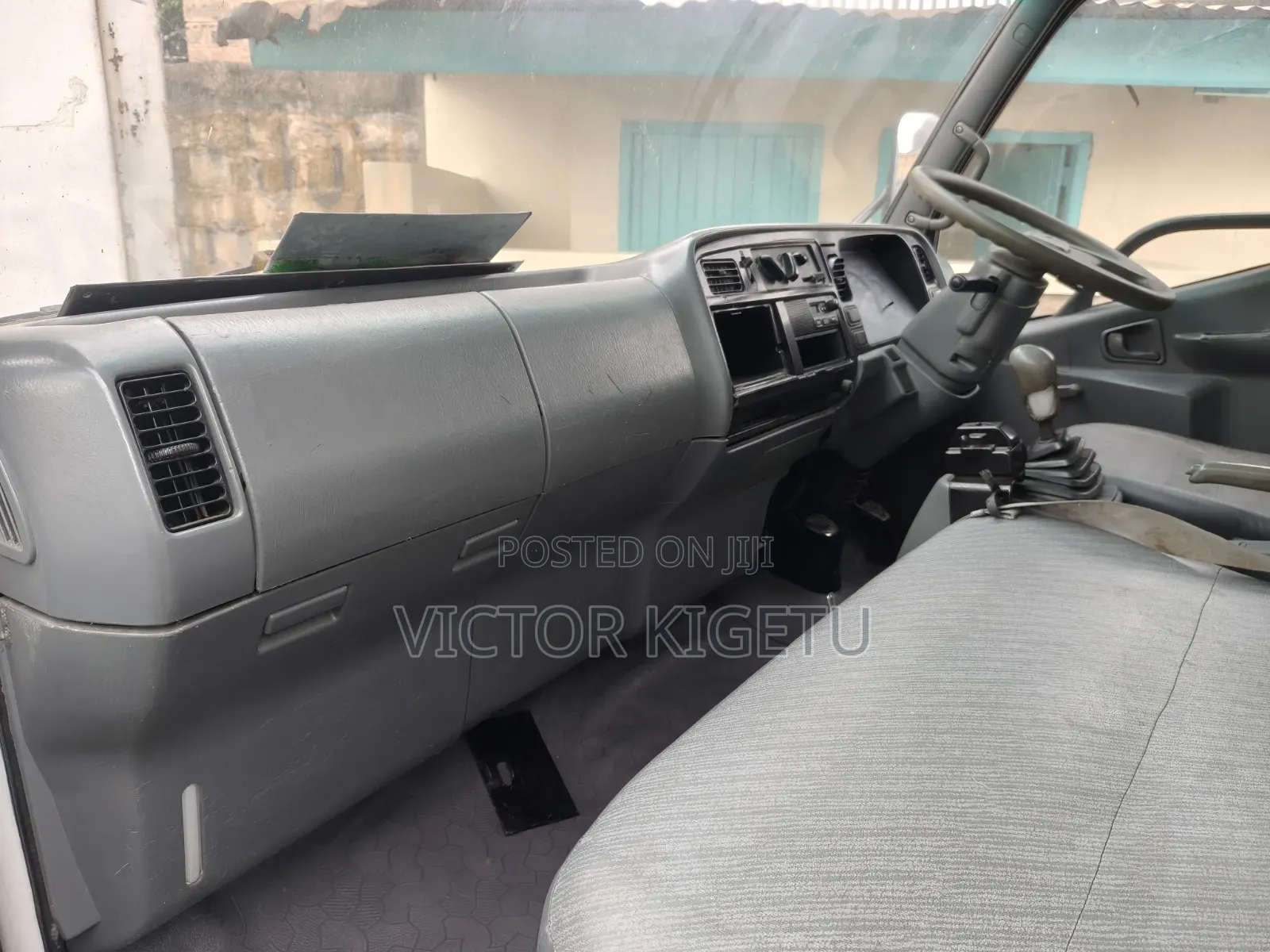 Mitsubishi FH215 Enclosed Body