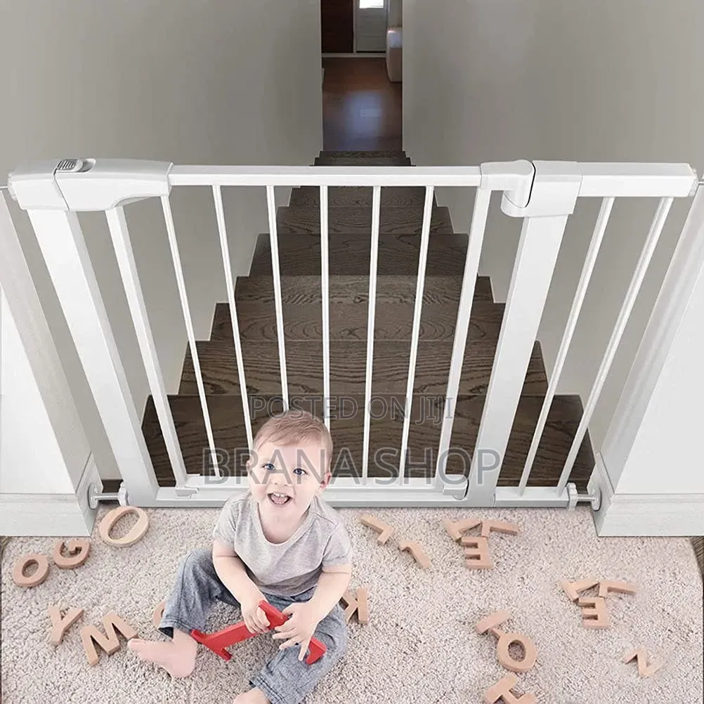 **SmartFit 83cm Pressure-Mounted Baby Gate **