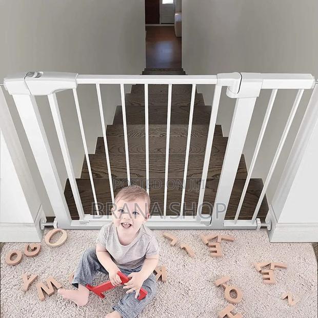 **SmartFit 83cm Pressure-Mounted Baby Gate **