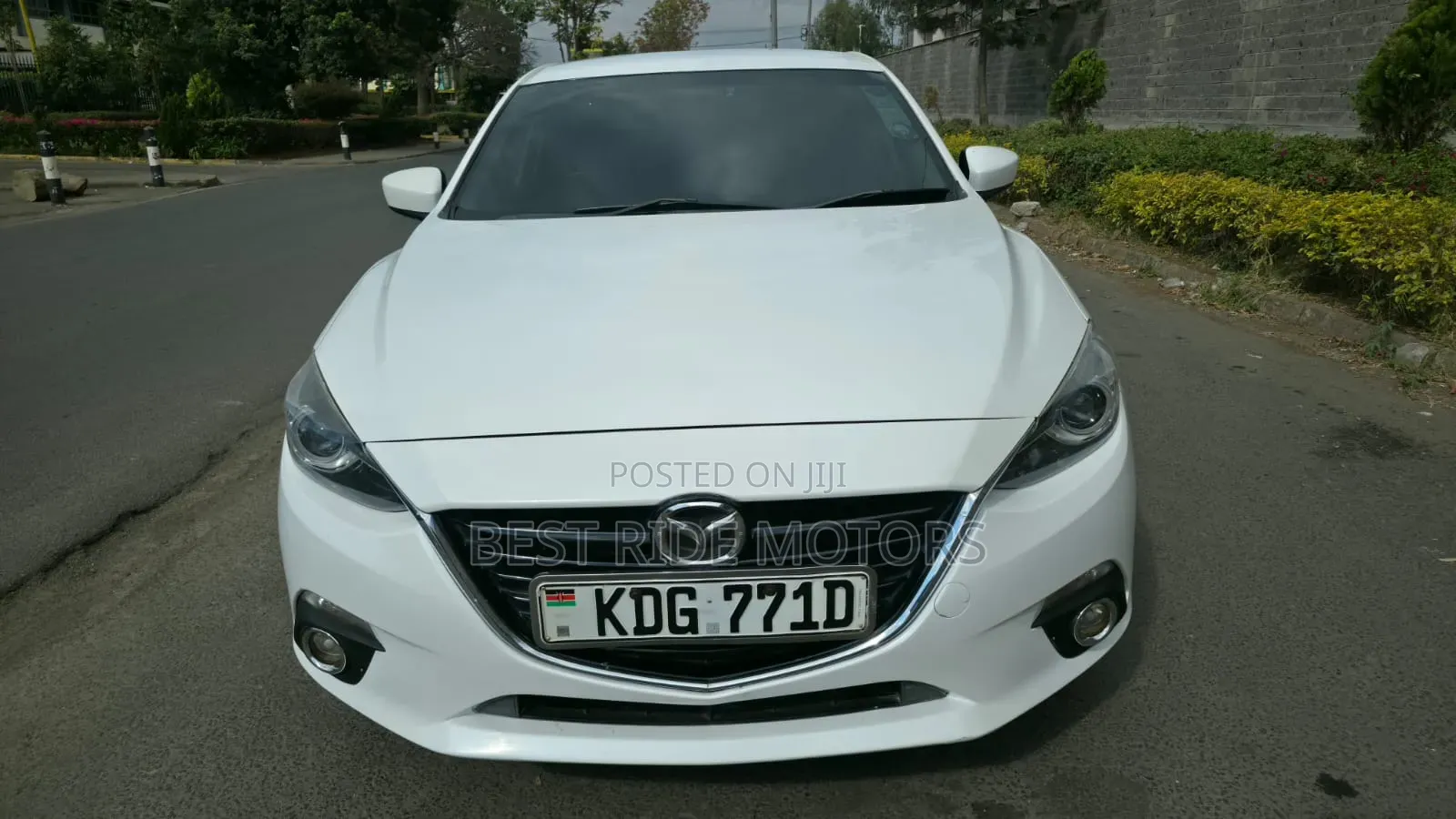 Mazda Axela SV Premium 2014 White