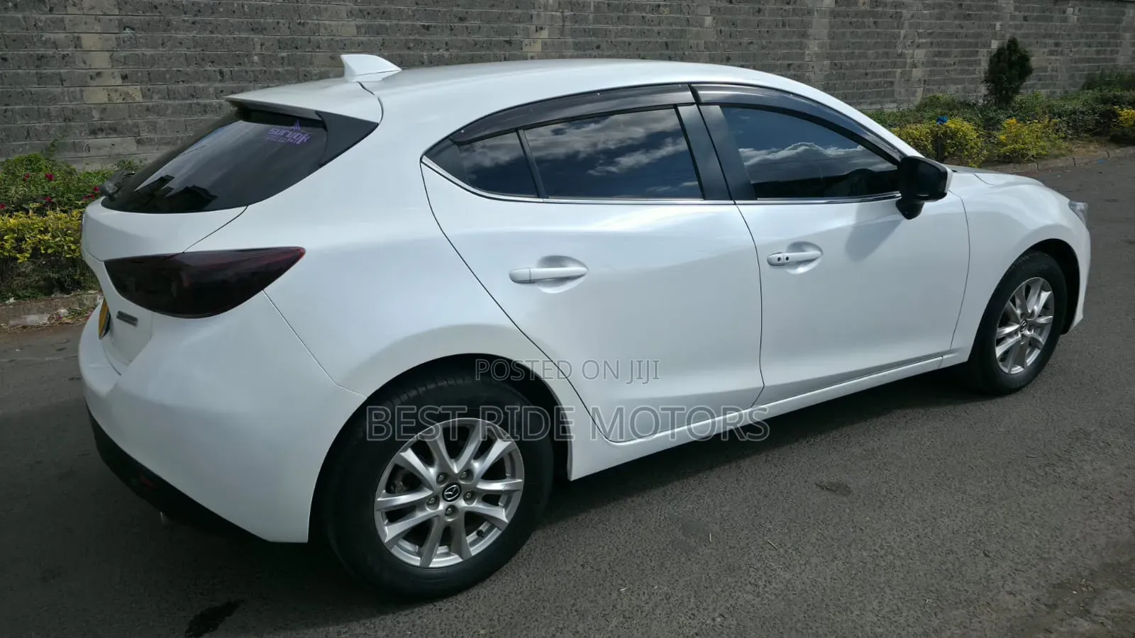 Mazda Axela SV Premium 2014 White