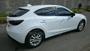 Mazda Axela SV Premium 2014 White