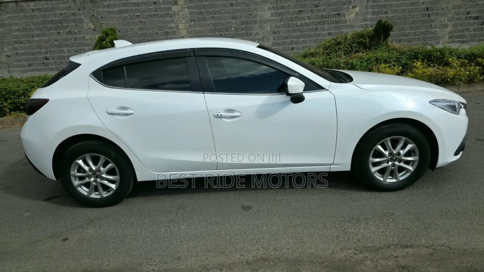 Mazda Axela SV Premium 2014 White