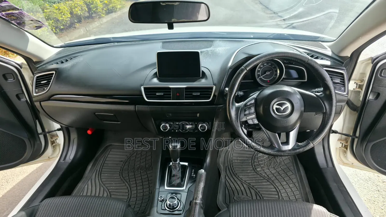 Mazda Axela SV Premium 2014 White