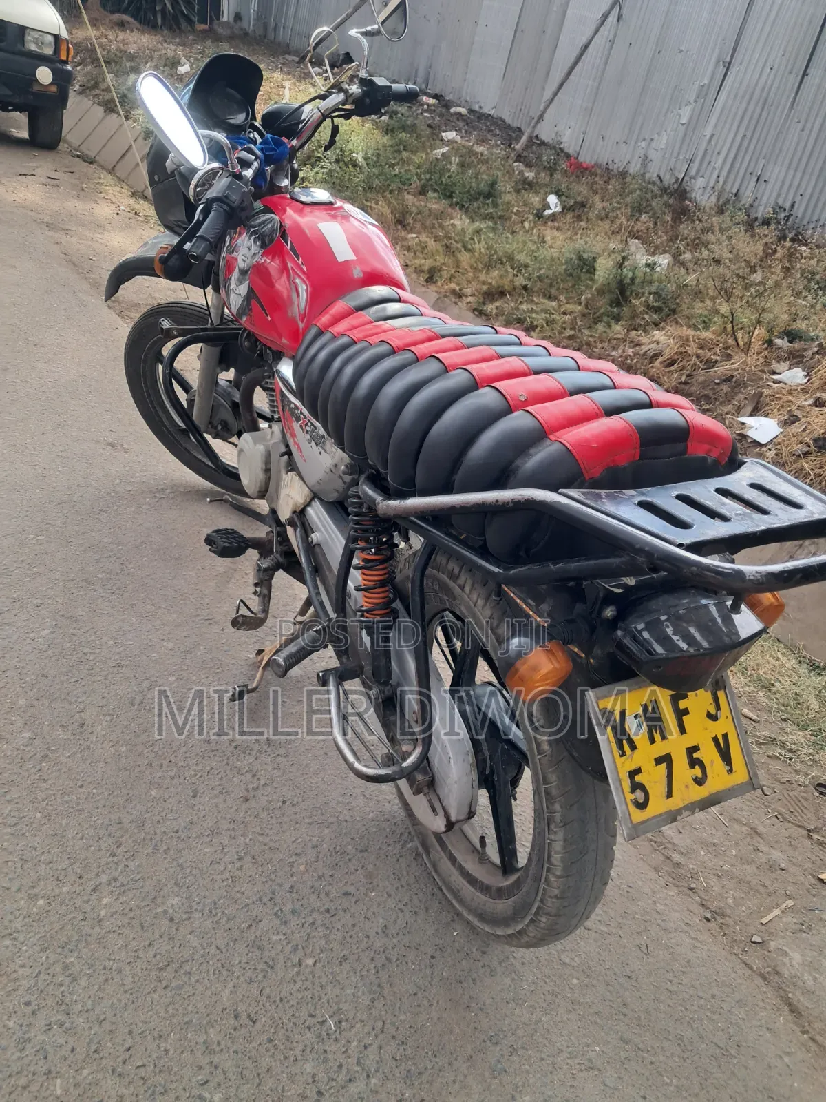 Bajaj Boxer 125 2024 Red