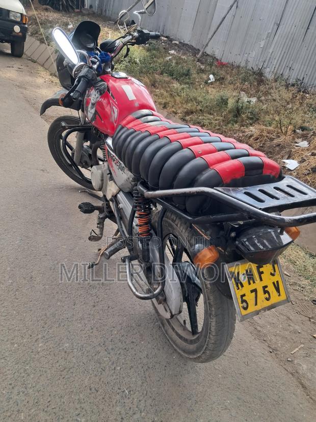 Bajaj Boxer 125 2024 Red - thumbnail 2