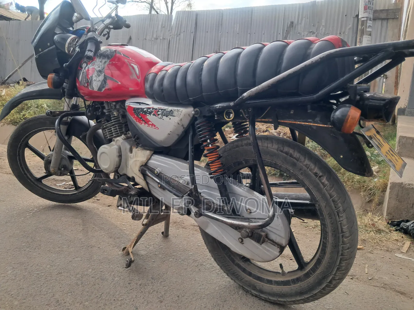 Bajaj Boxer 125 2024 Red