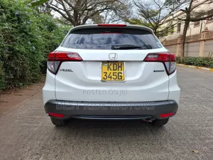 Honda Vezel 1.5 Hybrid 2WD 2015 White