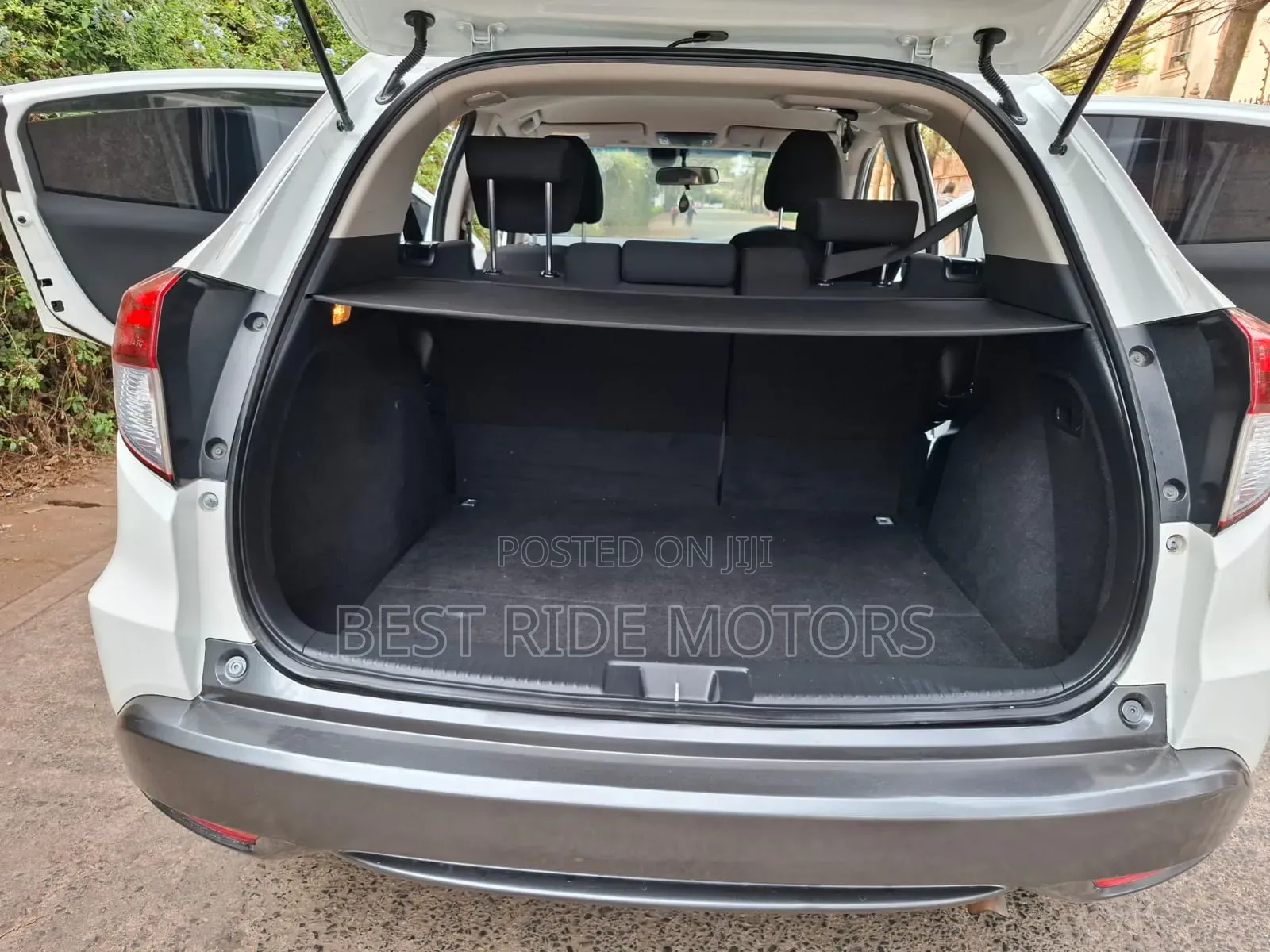 Honda Vezel 1.5 Hybrid 2WD 2015 White