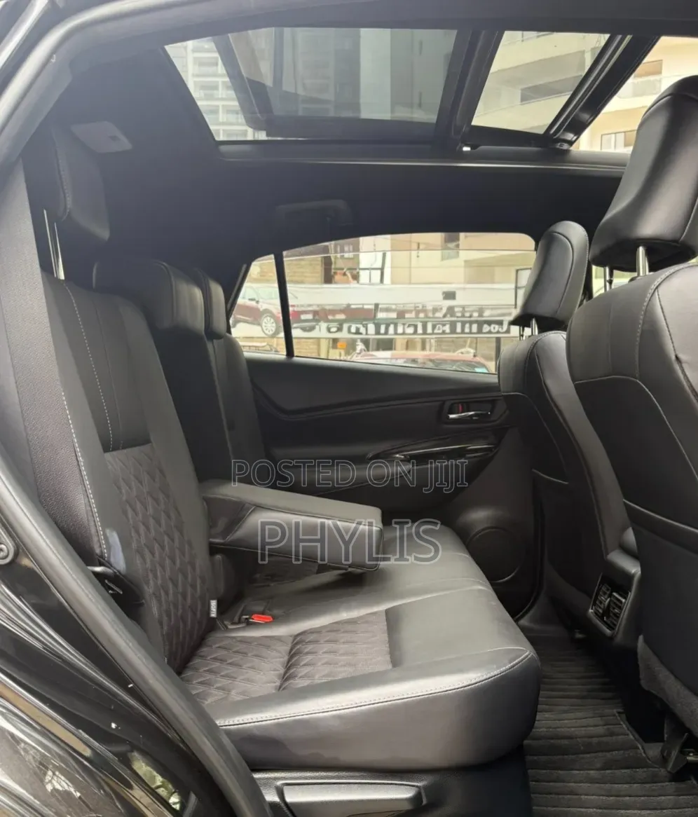 Toyota Harrier 2.0 2019 Black