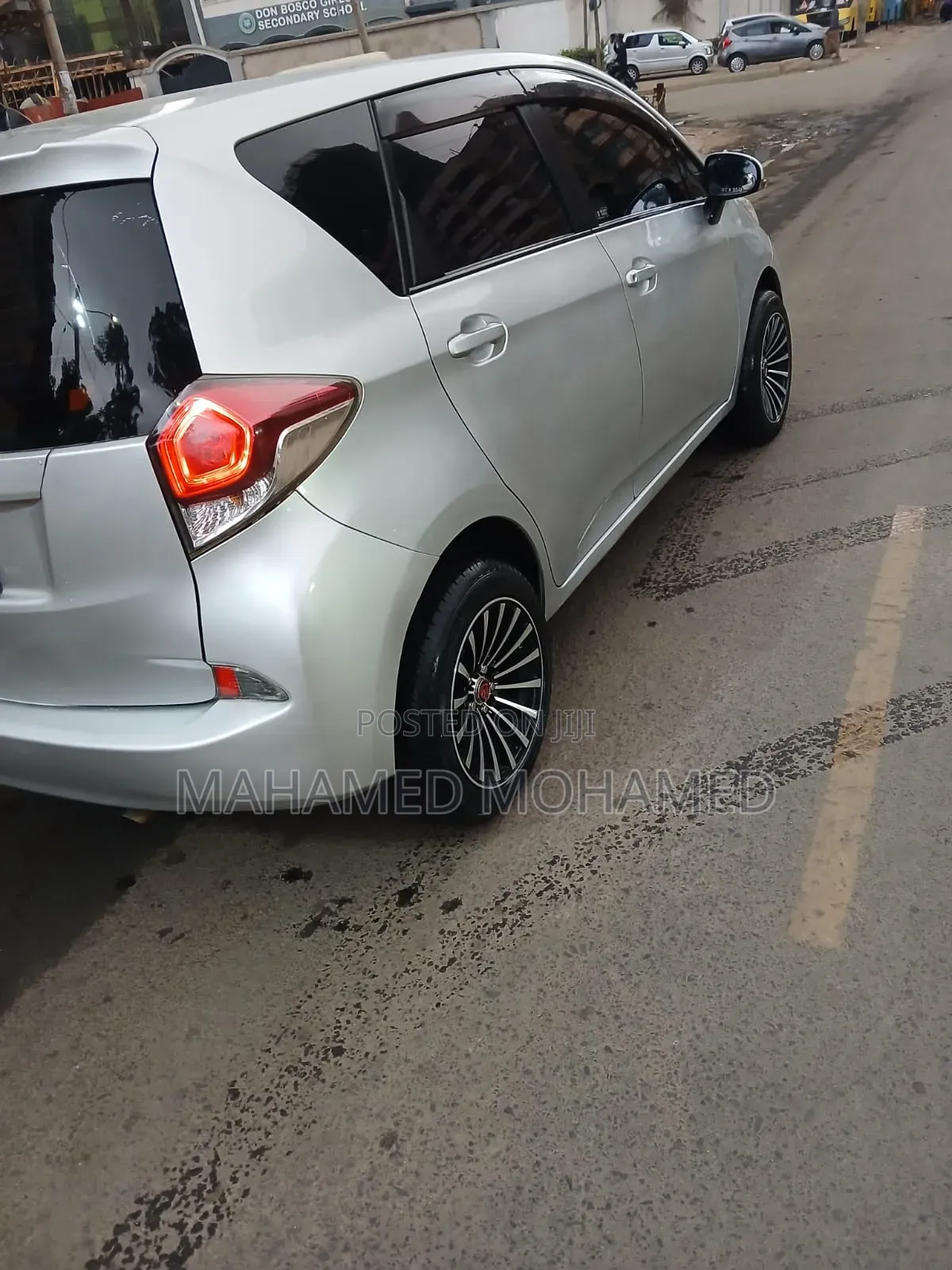 Toyota Ractis 2014 Silver