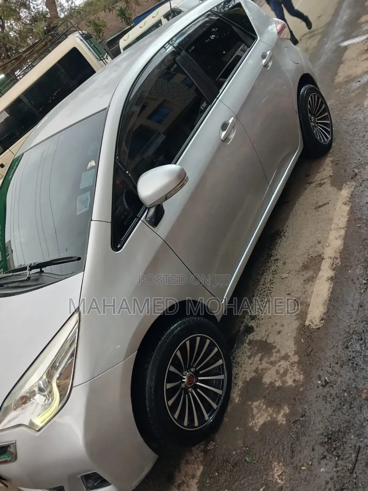 Toyota Ractis 2014 Silver