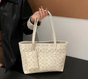 Aesthetic Women Tote Bags