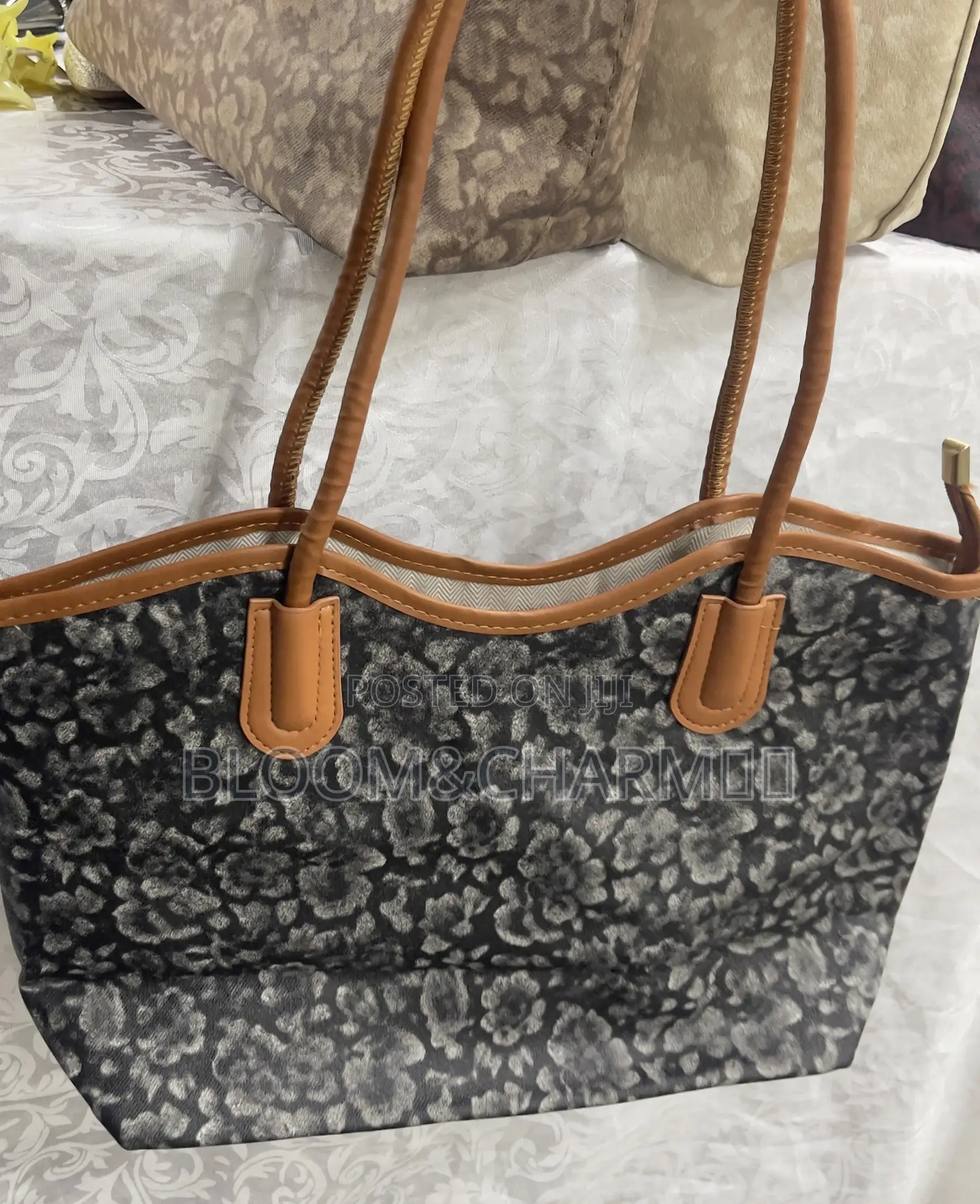 Aesthetic Women Handbags