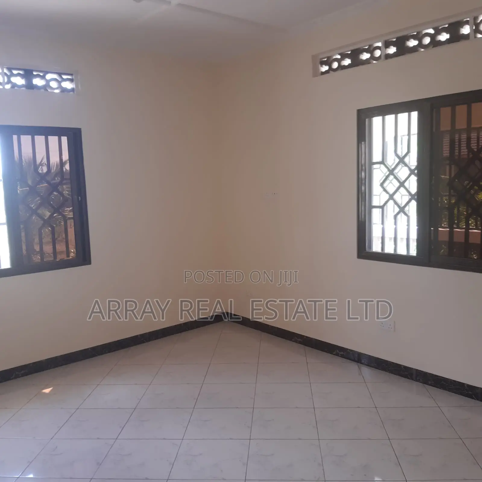 3bdrm Bungalow in Town Centre for sale