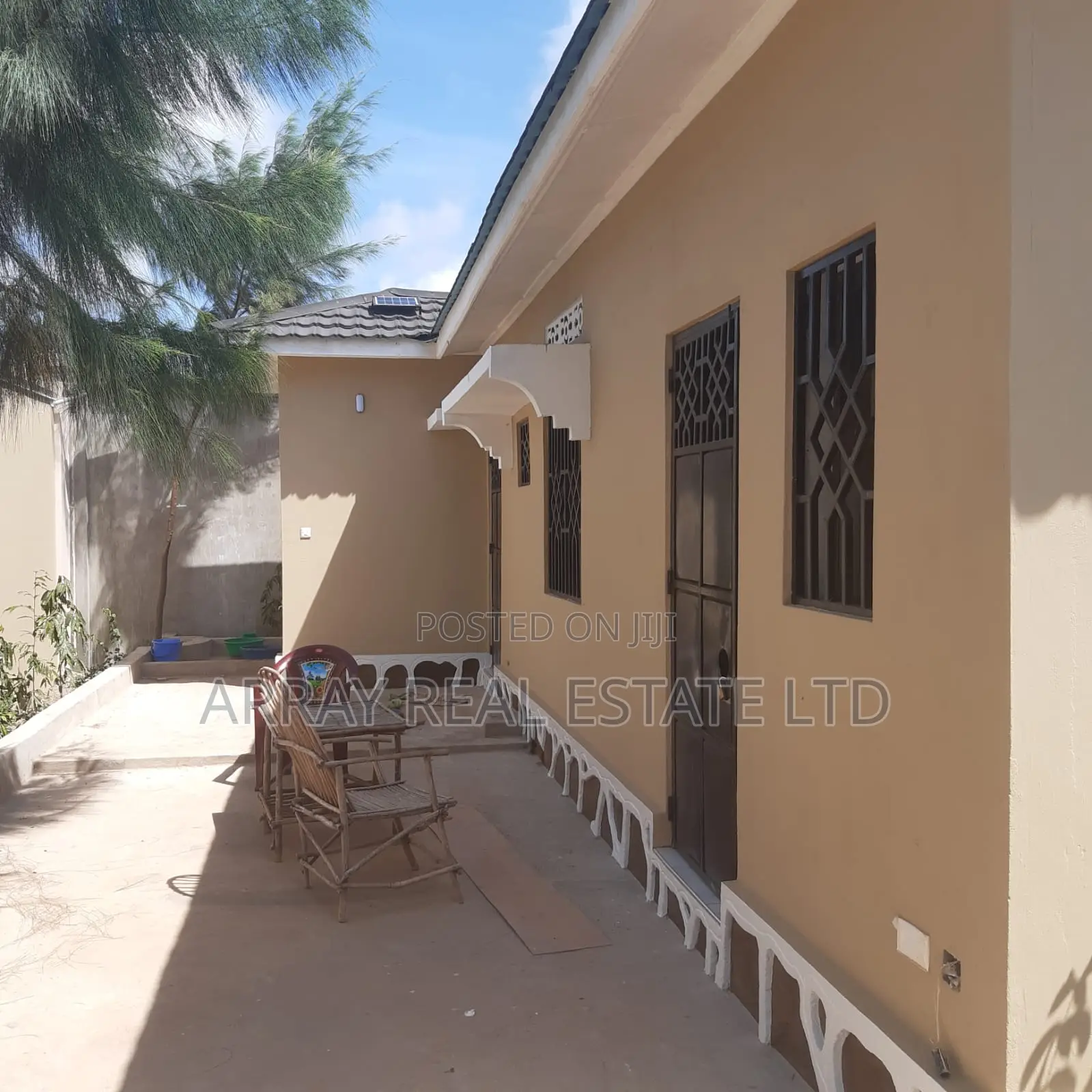 3bdrm Bungalow in Town Centre for sale