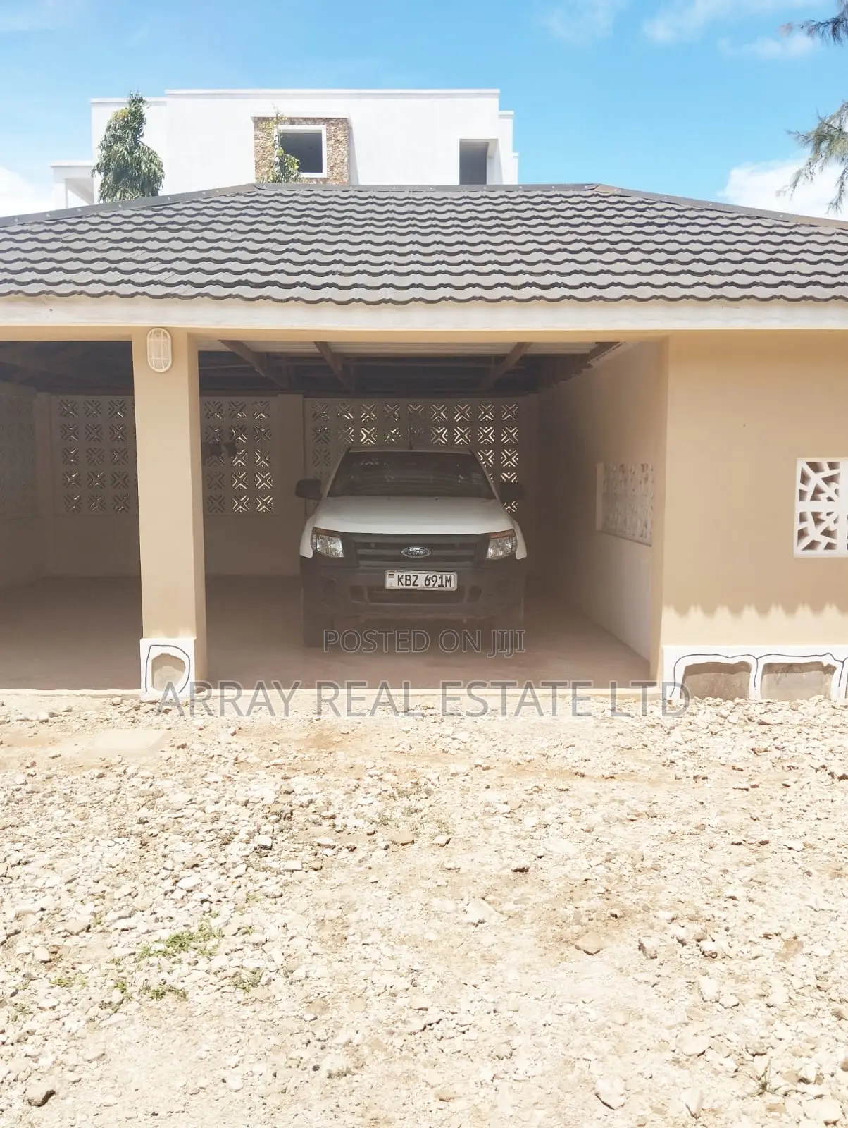 3bdrm Bungalow in Town Centre for sale